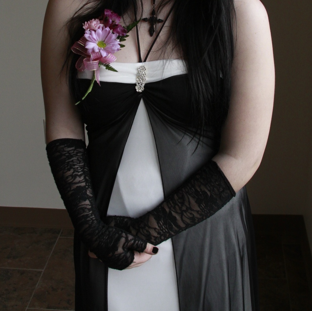 DEB white and black dress